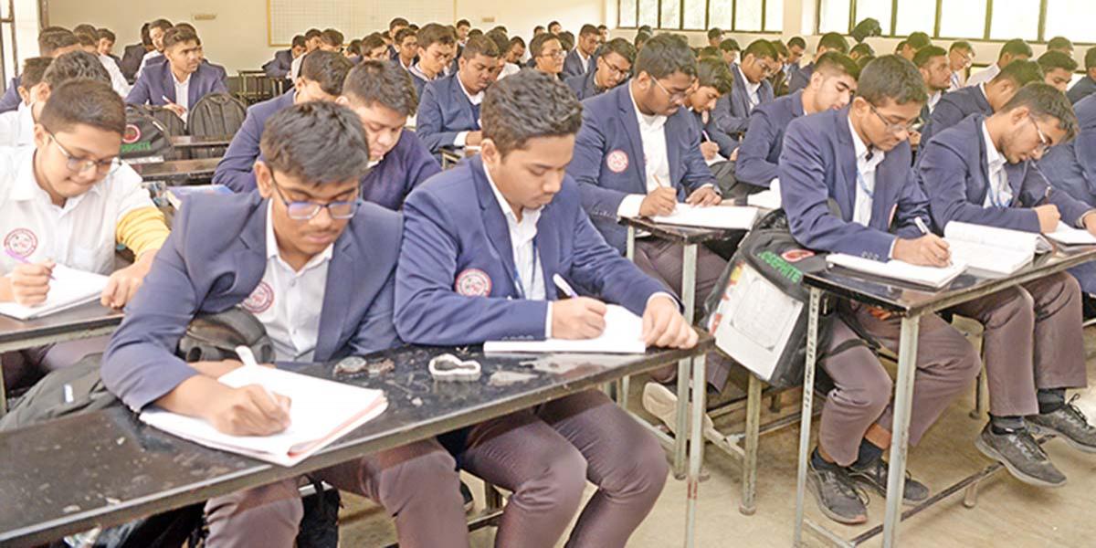 Importance of Sports বিষয়ক Paragraph Writing নিয়ে আলোচনা, ৬ষ্ঠ পর্ব এইচএসসি পরীক্ষার ইংরেজি ২য় পত্র